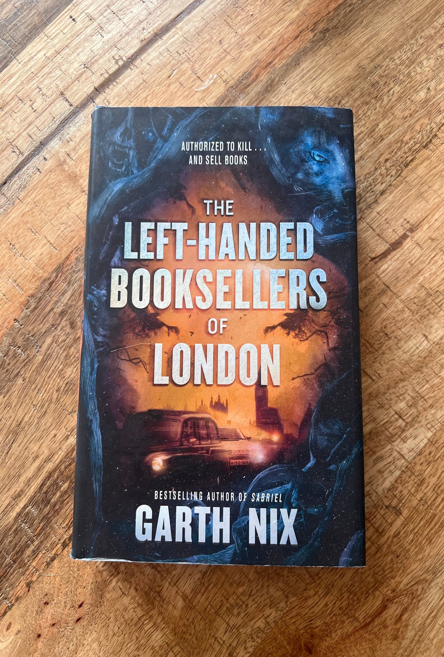 The Left-Handed Booksellers of London (Left-Handed Booksellers of London #1)